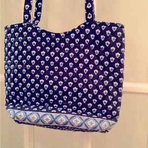 Beautiful Vera Bradley bag tote like new wore once